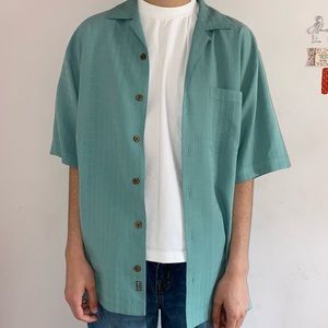 Vintage 90s Men’s teal button up shirt by Tommy Bahama!